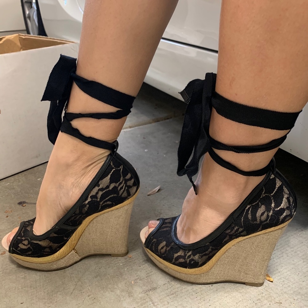 JLo wedges size 6